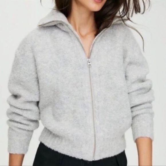 Aritzia Sweaters - Aritzia knit zip up sweater